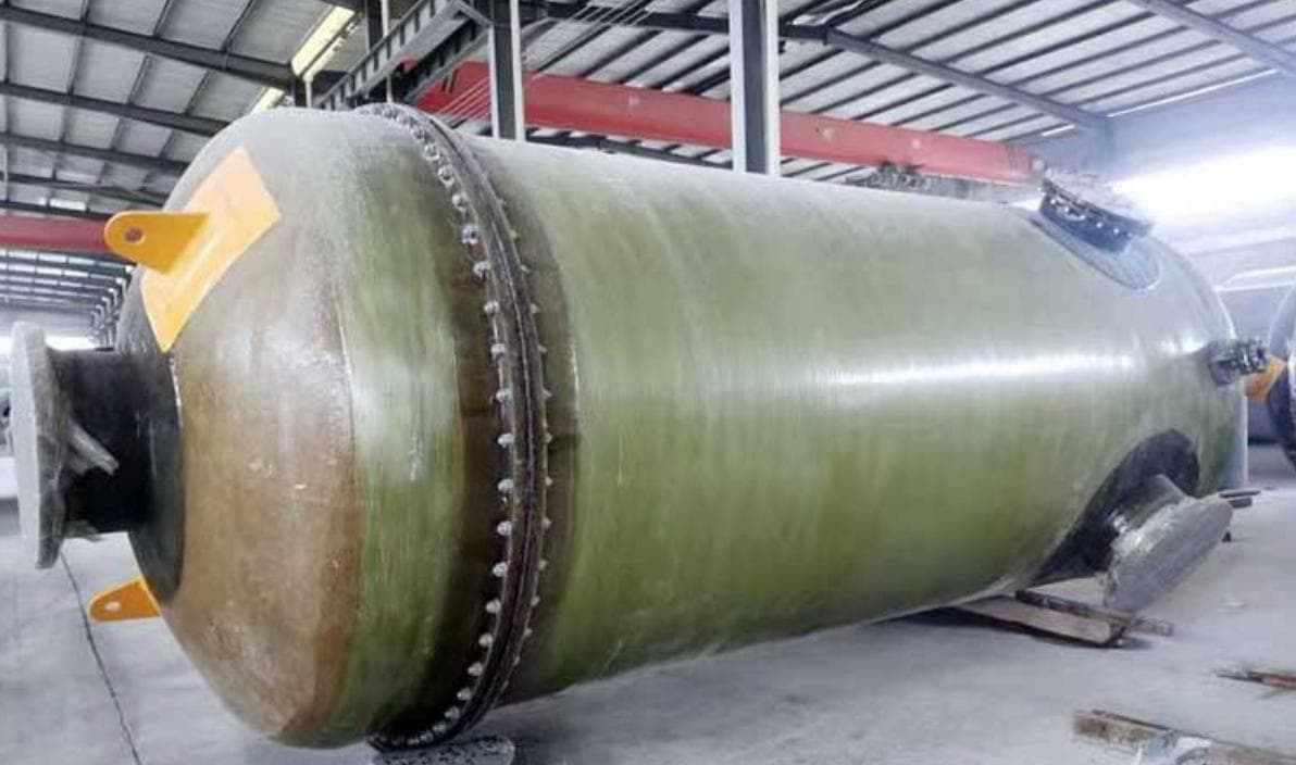 Large horizontal FRP process vessel under fabrication