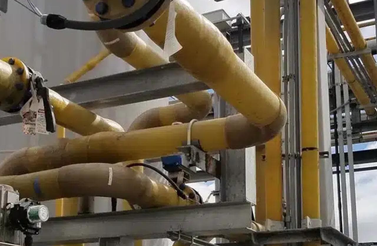 Supported FRP ducting and pipework in an industrial process area